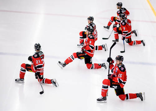 Piteås Kevin Lidström (h) värmer upp