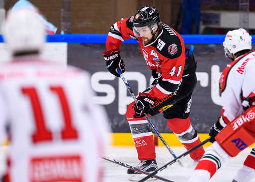 Piteås Johannes Tornberg med pucken