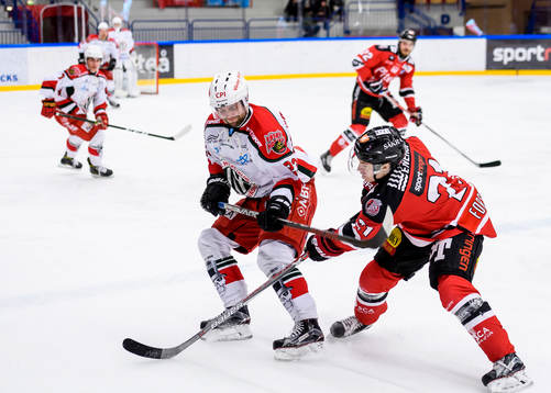 Väsbys Martin Lundberg och Piteås Alexander Forsberg