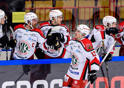 Väsbys Fredrik Forsberg jublar