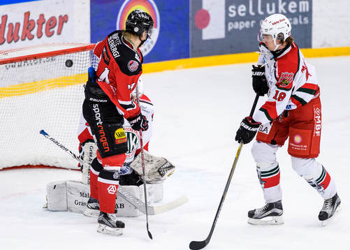 Piteås Petter Mäkitalo styr in 1-0 målet