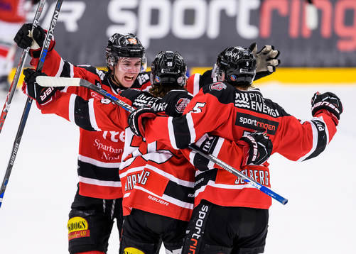 Piteås Isak Ahrling (m) jublar