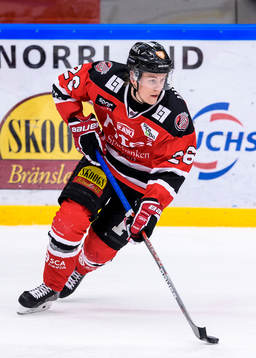 Piteås Emil Wrenman med pucken