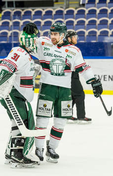 Tingsryds målvakt Niklas Rubin och Filip Owesson jublar