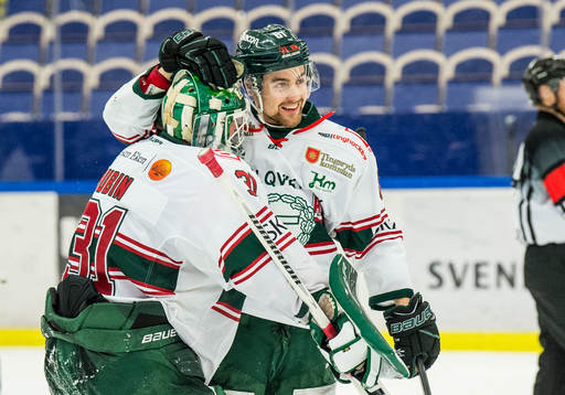 Tingsryds målvakt Niklas Rubin och Filip Owesson jublar