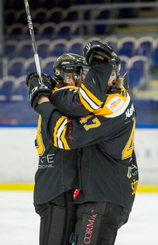 Panterns Jacob Cederholm och Andreas Söderberg jublar