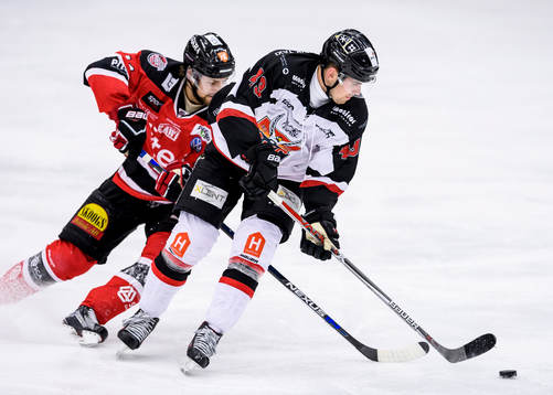 Hudiksvalls Markus Västilä jagas av Piteås Johannes