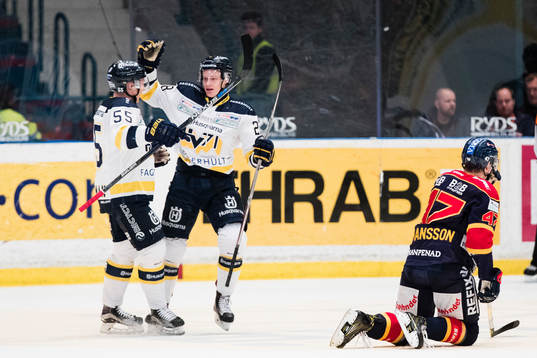 s Andreas Borgman och Anton Bengtsson jublar och