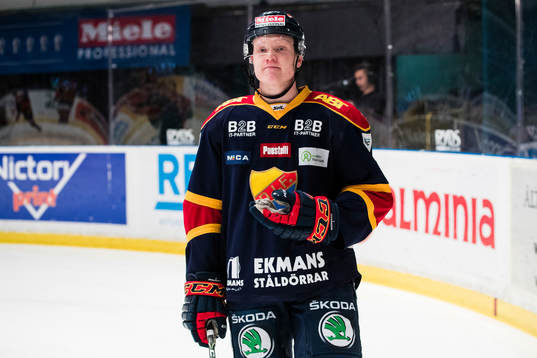 Djurgårdens Emil Johansson iundr uppvärmningen