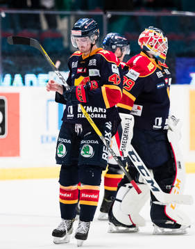 Djurgårdens Linus Johansson och målvakt Adam Reideborn