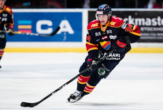 Djurgårdens Daniel Brodin med pucken
