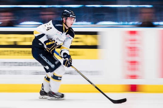 s Erik Christensen med pucken