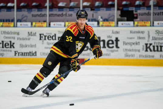 Brynäs Nick Johnson före ishockeymatchen i SHL mellan