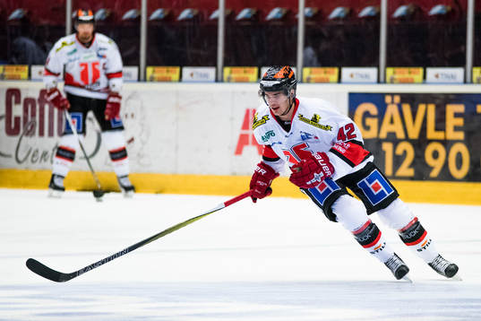 Örebros Kalle Jellvert före ishockeymatchen i SHL mellan