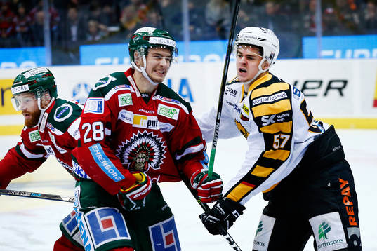 Frölundas Johan Sundström mot Skellefteås Emil Djuse