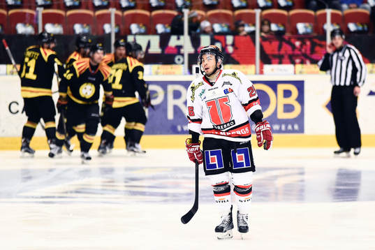 Örebros Greg Squires deppar