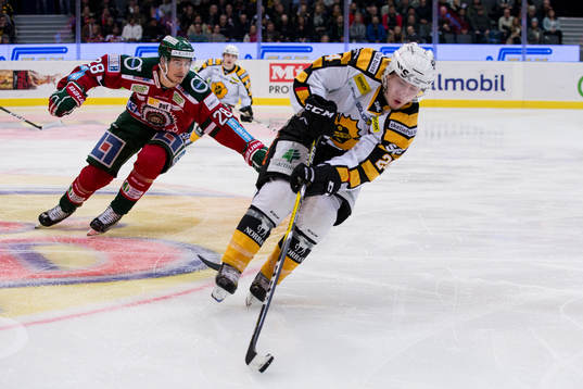 Frölundas Johan Sundström jagar Skellefteås Andreas