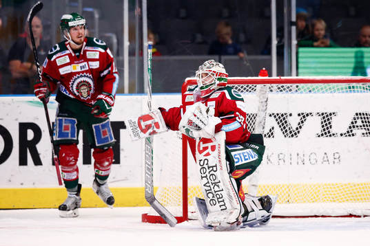 Frölundas målvakt Johan Gustafsson deppar