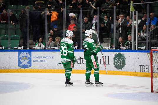 Rögles Cade Fairchild  och Filip Karlsson deppar