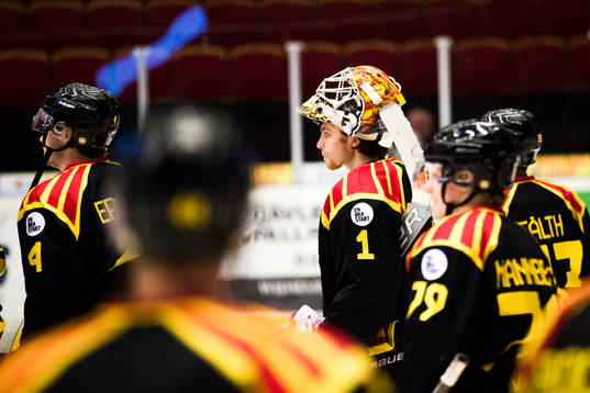 Brynäs målvakt Felix Sandström deppar