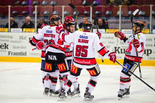 Örebros Greg Squires jublar