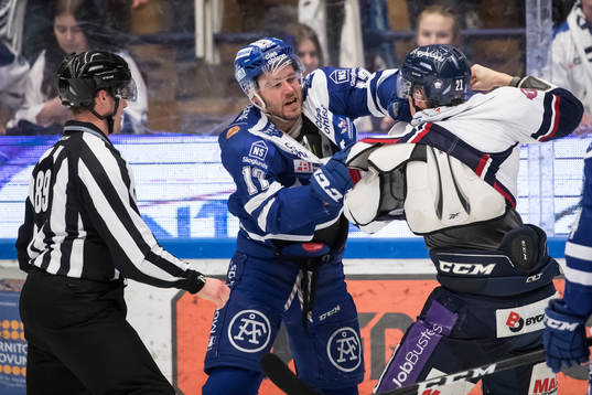 Fight mellan Leksands Jesper Ollas och Linköpings Emil
