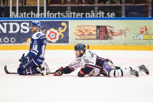 Leksands János Hári och Linköpings Garret Roe  i