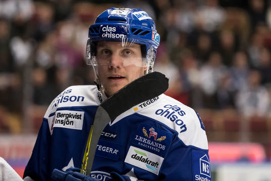 Leksands Lukas Ericsson  i ishockeymatchen i SHL mellan