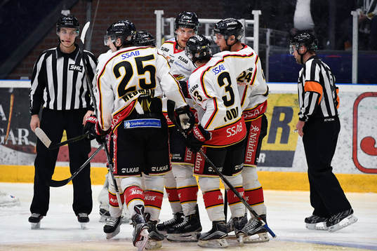 Luleås Ilari Melart gör 1-2