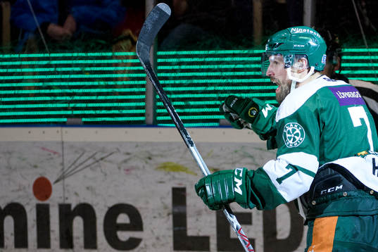 Färjestads Jonas Holös jublar