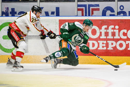 Luleås Brendan Mikkelson och Färjestads Gustaf Thorell
