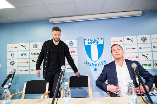 Sportchef Daniel Andersson presenterar Lasse Nielsen som ny