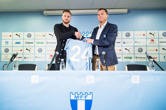 Sportchef Daniel Andersson presenterar Lasse Nielsen som ny