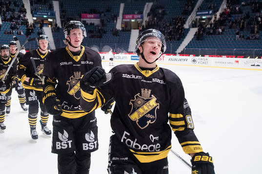 s Jesper Bratt jublar