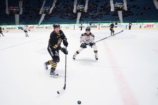 s Anders Eriksson mot Panterns Martin Janolhs