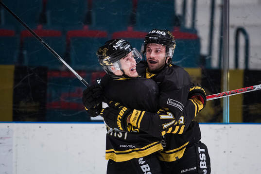 s Michael Lindqvist och Daniel Olsson-Trkulja  jublar