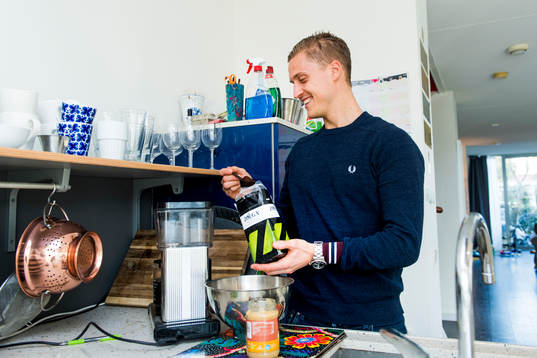 Feyenoords Pär Hansson gör kaffe