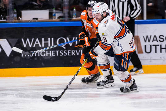 Karlskronas Kristoffer Söder  och Växjös Josh Hennessy