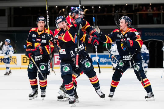 Djurgårdens Linus Hultström och Daniel Brodin jublar
