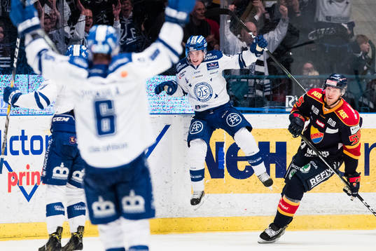 Leksands Oskar Lang och Djurgårdens Alexander Urbom deppar