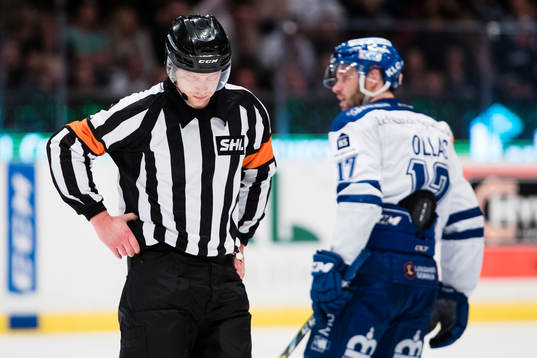 Domare Aleski Rantala och Leksands Jesper Ollas