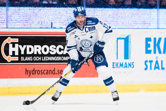 Leksands Jesper Ollas med pucken