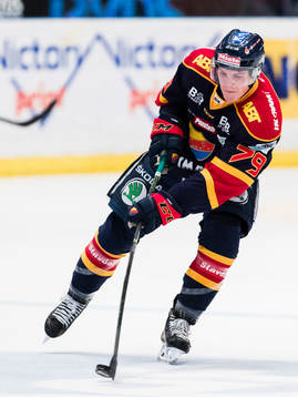 Djurgårdens Patrik Lundh med pucken
