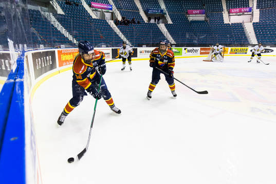 Djurgårdens Samantha Hanson och Alexandra Palm