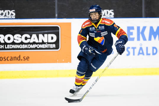 Djurgårdens Molly Engstrom med pucken