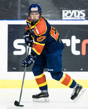 Djurgårdens Rebecca Stenberg med pucken