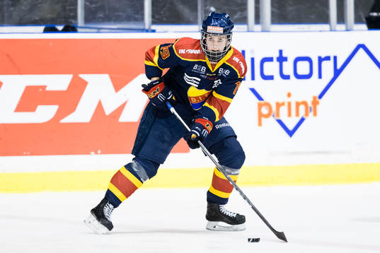 Djurgårdens Julia Östlund med pucken