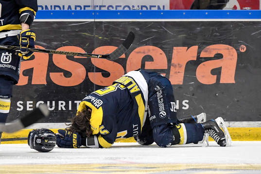 s Adam Almquist blir liggande