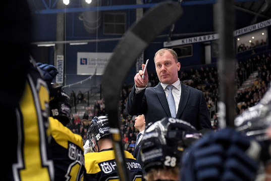 s tränare Johan Lindbom