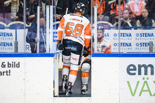 Karlskronas Daniel Gunnarsson kliver in i utvisningsbåset